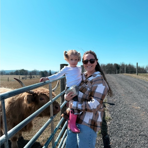 Meet your Posher, Carly - Picture 4 of 6